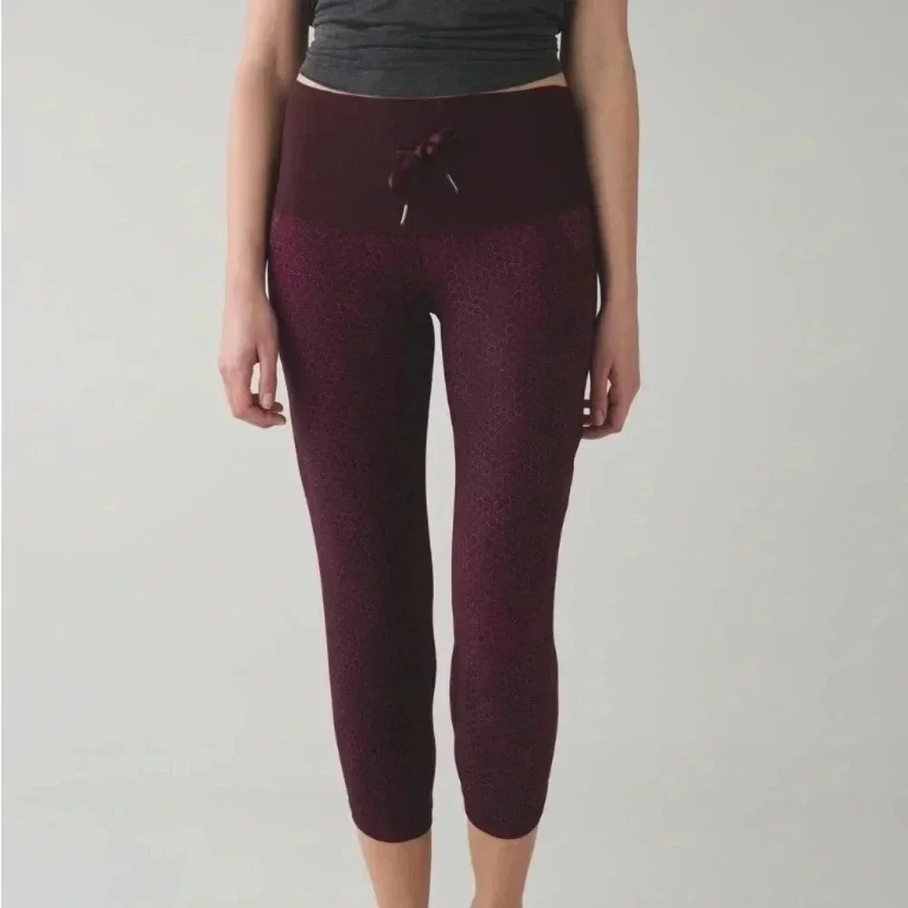Lululemon Shake  It Out Crop